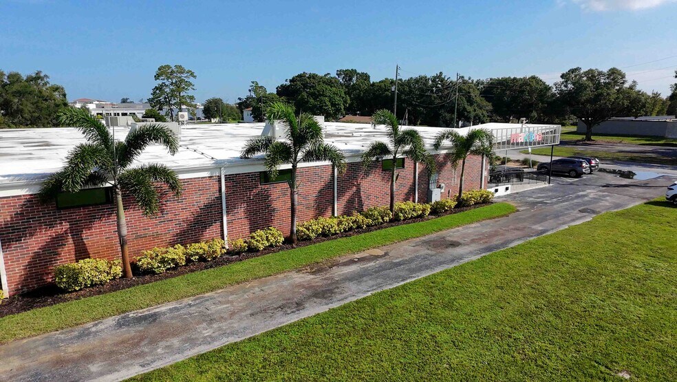 More Photos Of 7490 N 36th St, Pinellas Park Loft Creative Space For Lease