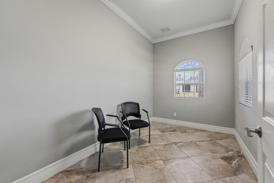 More Photos Of 3193 SE Dixie Hwy, Stuart Office For Sale