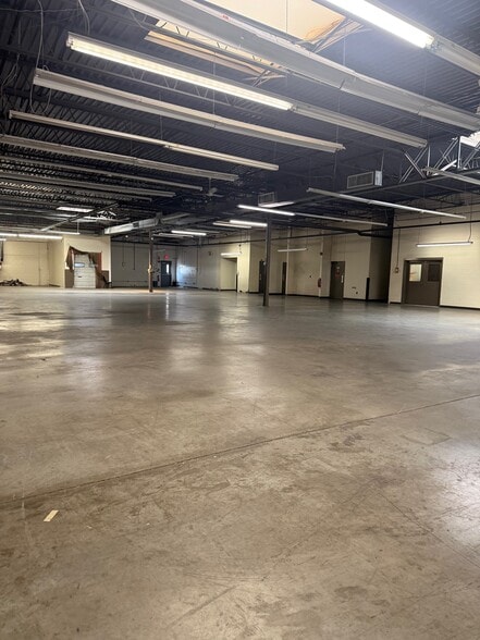 More Photos Of 1 Weingeroff Blvd, Cranston Warehouse For Lease