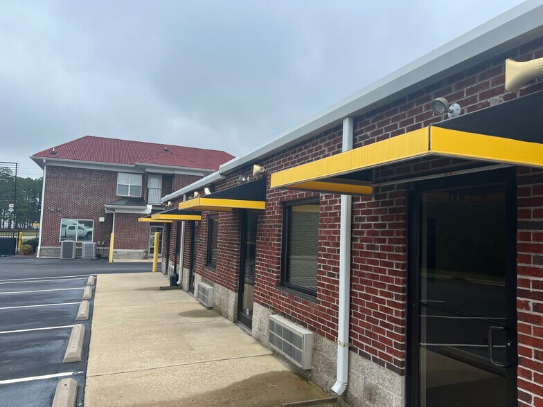 More Photos Of 4928 US Highway 301 S, Hope Mills Self Storage For Lease
