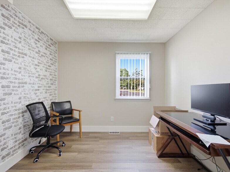 More Photos Of 35000-35008 Division Rd, Richmond Medical For Sale