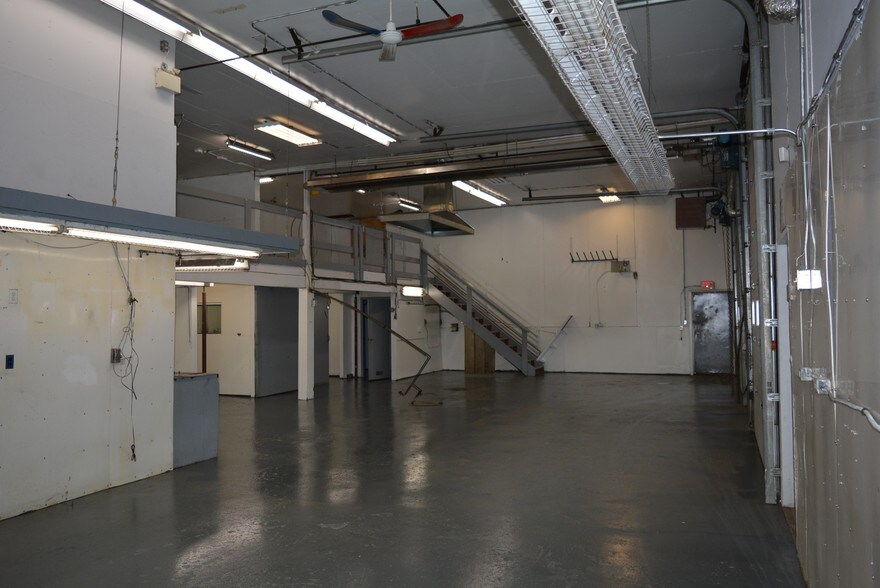 More Photos Of 10123 95th Ave, Fort St John Warehouse For Lease