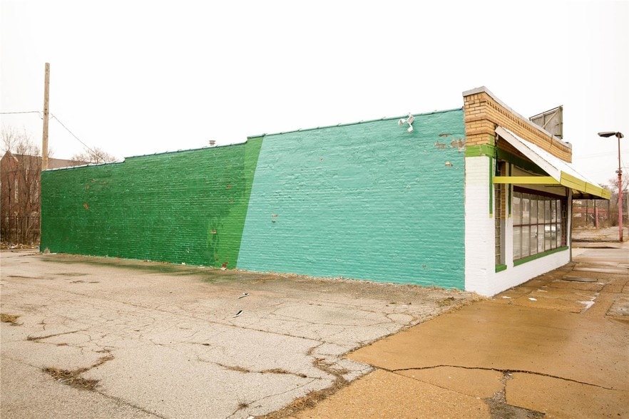 More Photos Of 2600 N Florissant Ave, Saint Louis Flex For Sale