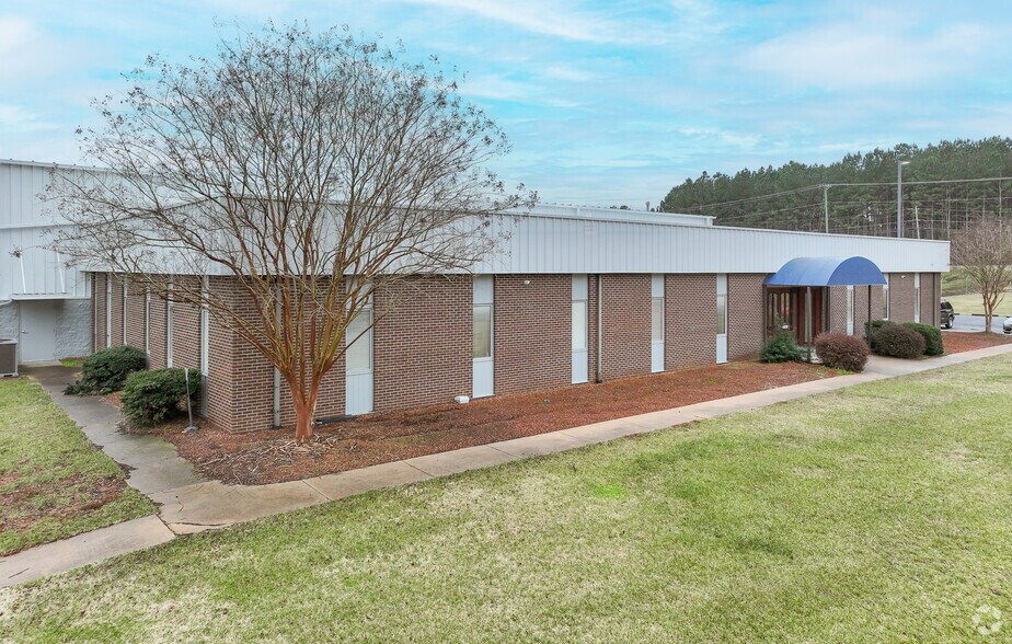 More Photos Of 647 Hargrave Rd, Lexington Warehouse For Lease