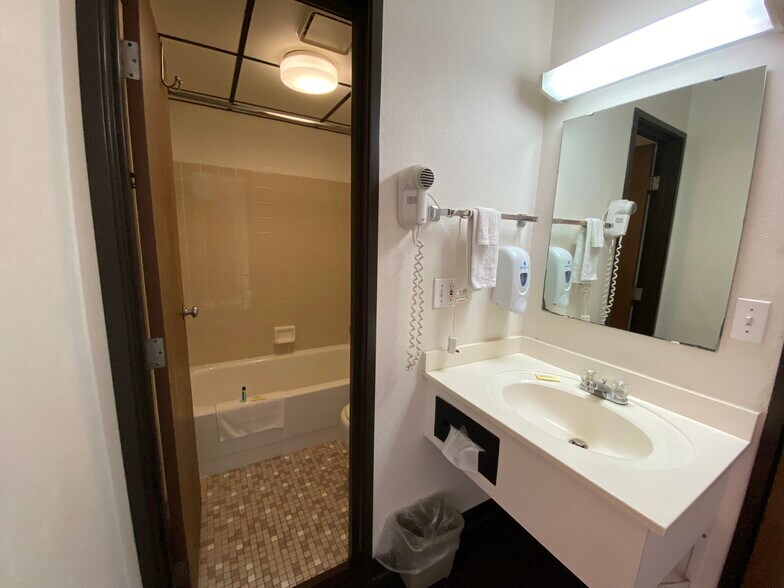 More Photos Of 821 Highway 75 N, Breckenridge Hotel For Sale