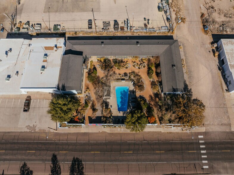 More Photos Of 601 W San Antonio St, Marfa Hotel For Sale