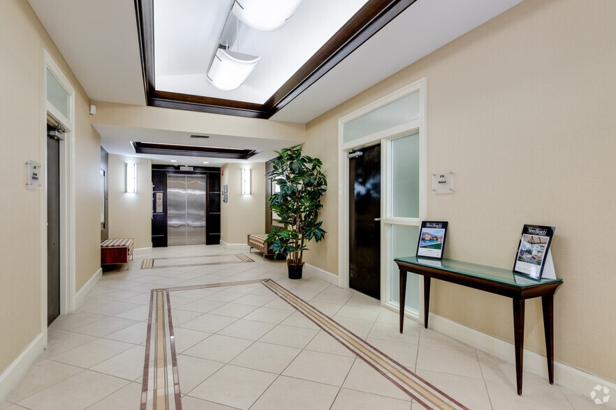 More Photos Of 1201 19th Pl, Vero Beach Office For Lease