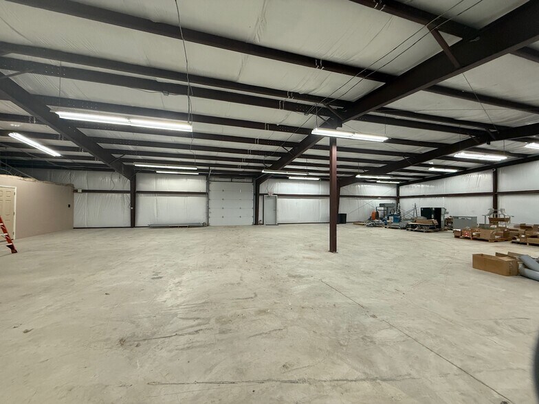 More Photos Of 1814 N Access Rd, Clyde Distribution For Lease