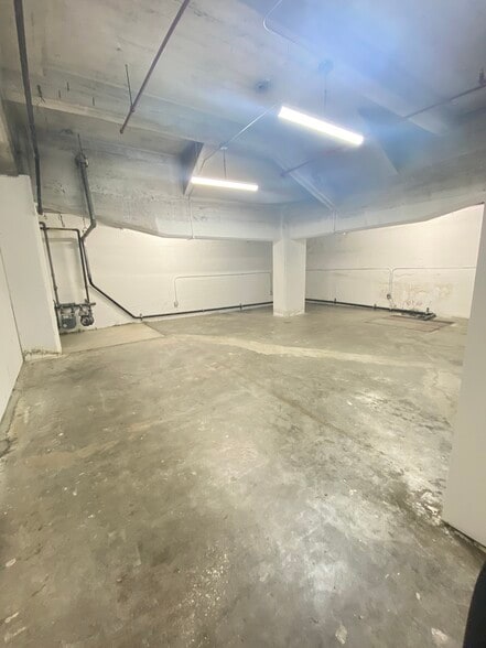 More Photos Of 901 E 31st St, Los Angeles Manufacturing For Lease