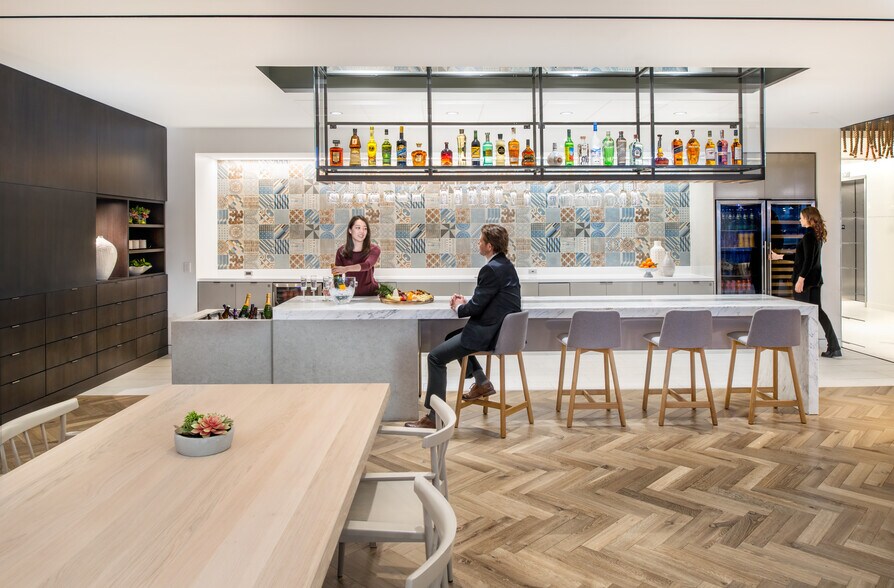 More Photos Of 1812 N Moore St, Arlington Office For Sale