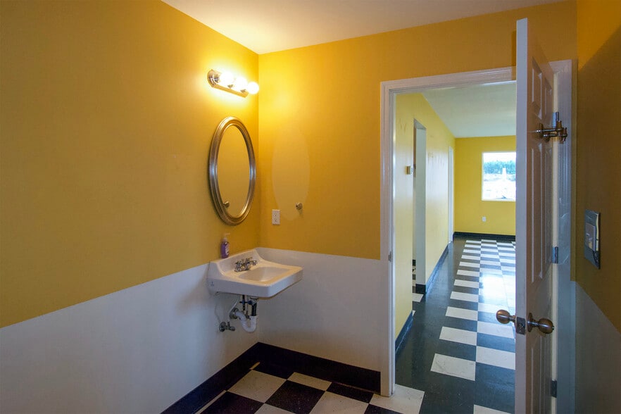 More Photos Of 191 Airport Rd, Port Townsend Airplane Hangar For Sale
