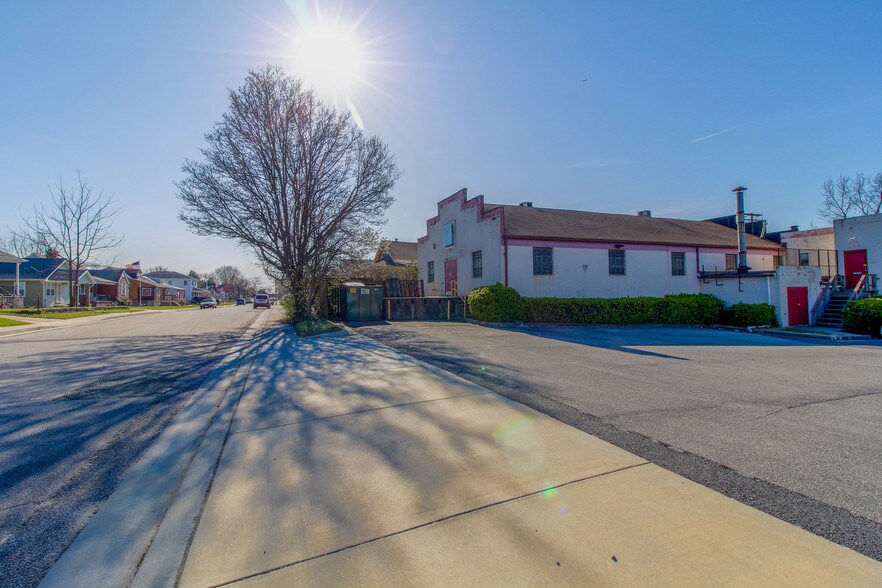 More Photos Of 620-626 Franklin Ave, Essex Warehouse For Sale