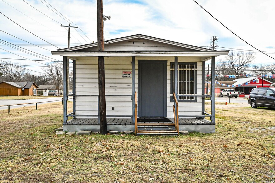 More Photos Of 600 W 13th Ave, Corsicana Flex For Sale