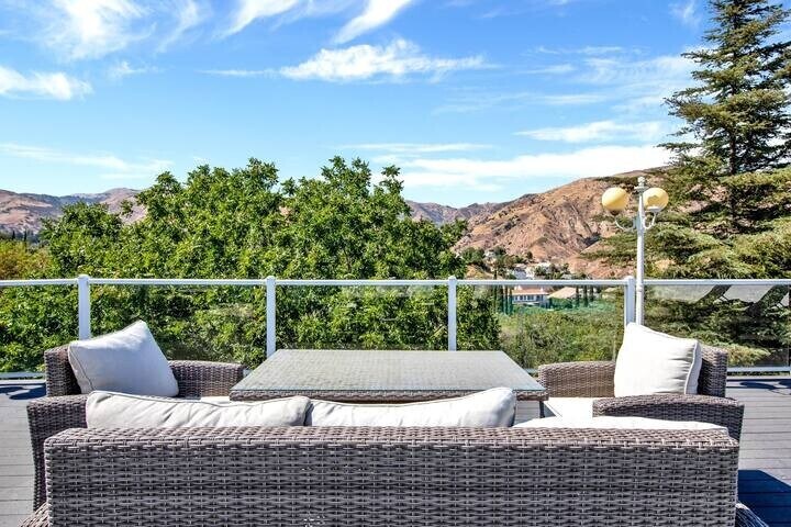 More Photos Of 12036 Darby Ave, Porter Ranch Specialty For Sale