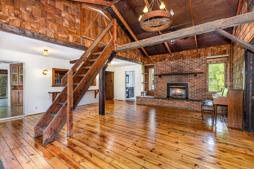 More Photos Of 6908 S Roxbury Mill Rd, Spotsylvania Flex For Sale