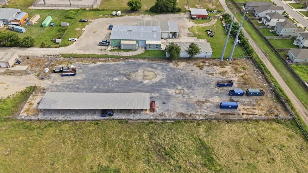 More Photos Of 2476 N Heideke St, Seguin Industrial For Sale