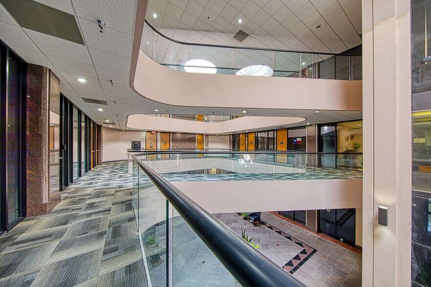 More Photos Of 1300 N Sam Houston Pky E, Houston Office Residential For Lease