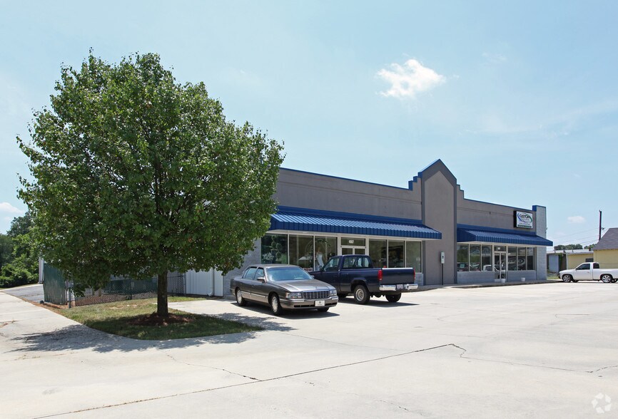More Photos Of 4807 W Gate City Blvd, Greensboro Storefront For Lease