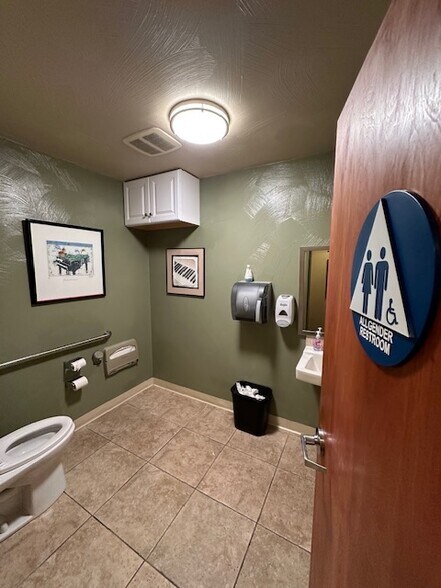 More Photos Of 841-843 Gilman St, Berkeley Storefront For Lease