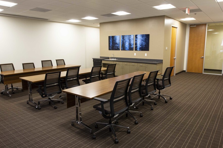 More Photos Of 5501 Lyndon B Johnson Fwy, Dallas Office For Lease