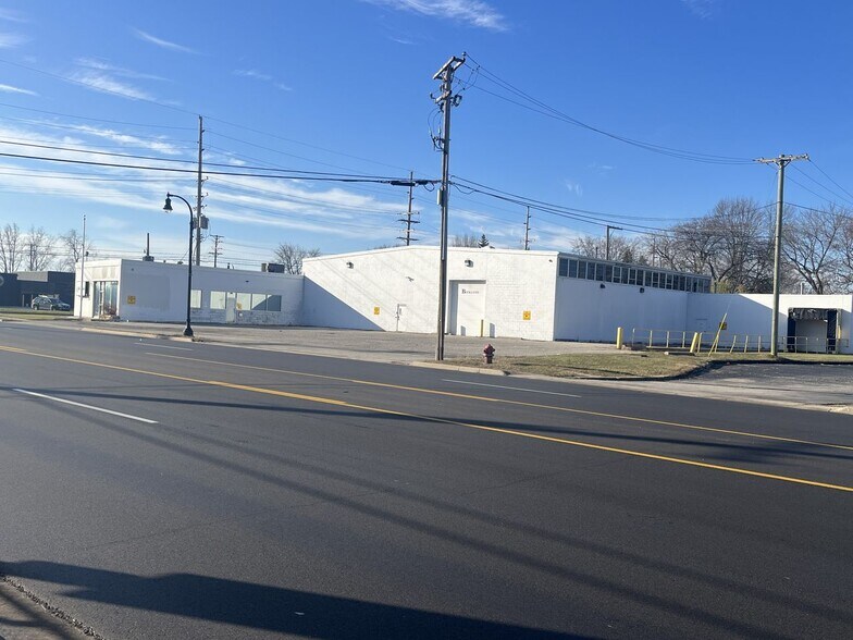 More Photos Of 835 24th St, Port Huron General Retail For Sale