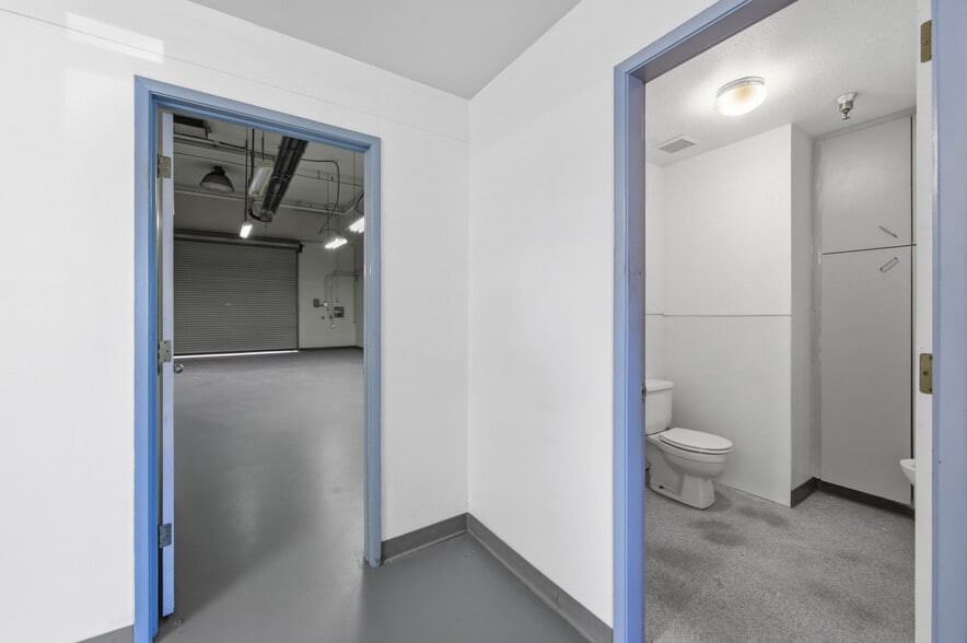 More Photos Of 12150 Charles Dr, Grass Valley Warehouse For Sale