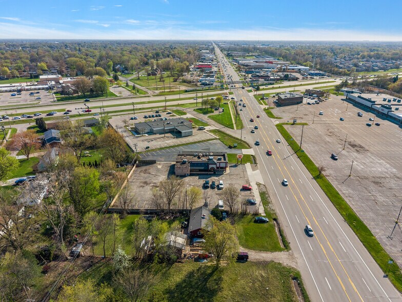More Photos Of 37116 S Groesbeck Hwy, Clinton Township Restaurant For Sale