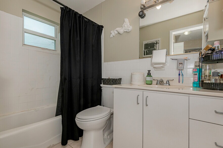 More Photos Of 4063-4065 SW 51st St, Fort Lauderdale Apartments For Sale