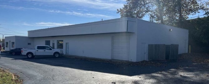 More Photos Of 9550 Page Ave, Overland Freestanding For Lease