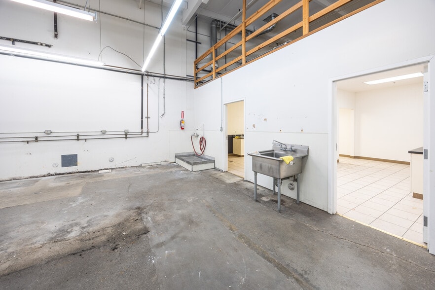 More Photos Of 360 Swift Ave, South San Francisco Warehouse For Lease