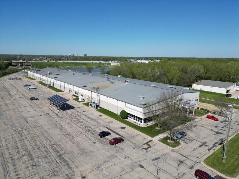 Primary Photo Of 585 Enterprise Dr, Neenah Manufacturing For Lease