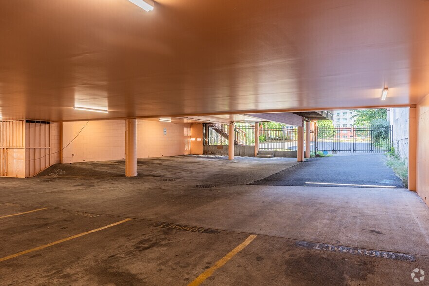 More Photos Of 1411 SW 14th Ave, Portland Veterinarian Kennel For Lease