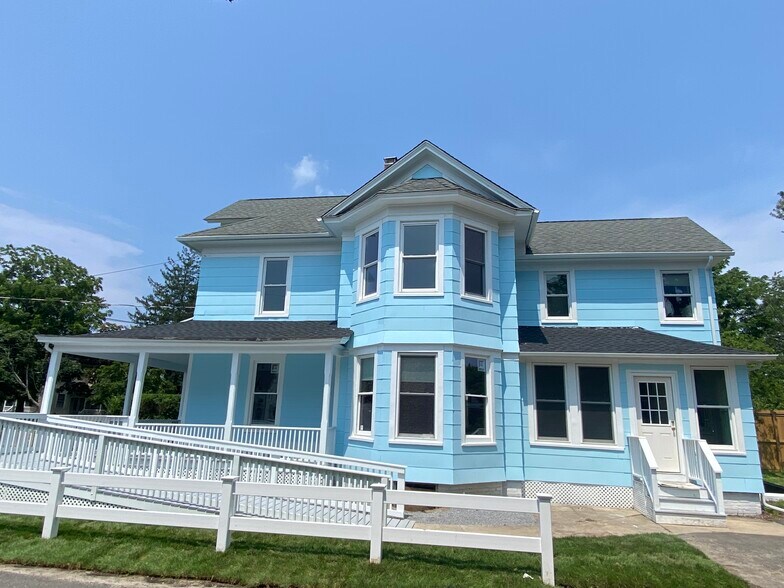 More Photos Of 434 Griffing Ave, Riverhead Medical For Sale