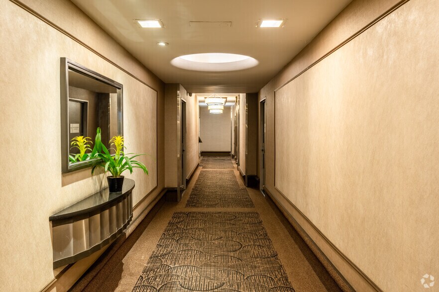 More Photos Of 30 W 60th St, New York Apartments For Sale