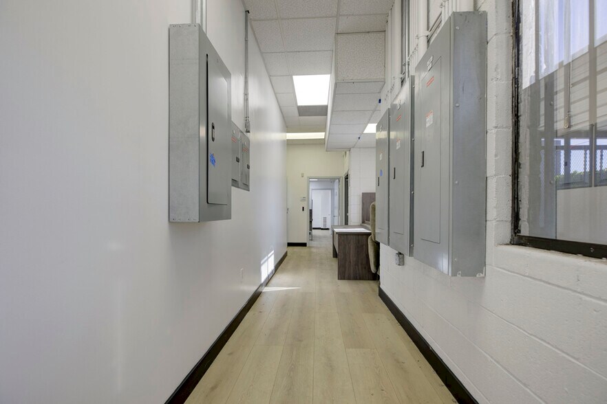 More Photos Of 18417 Bryant St, Northridge Service For Sale