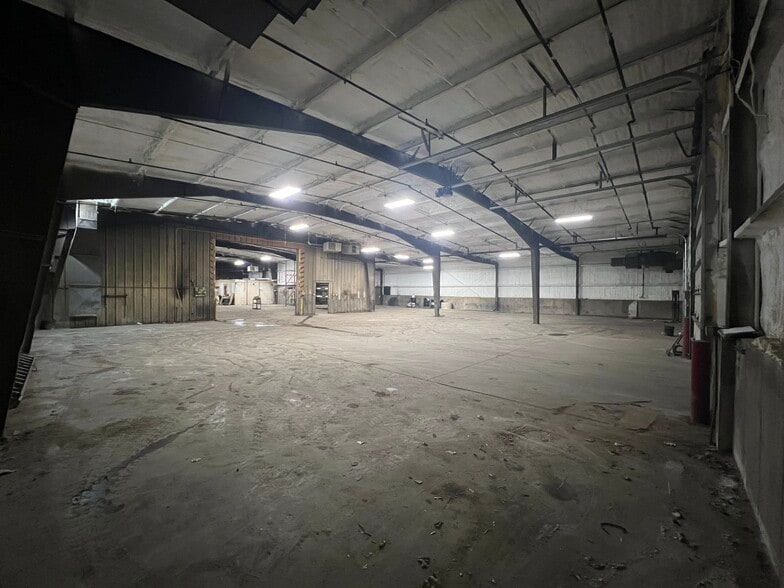 More Photos Of 2316 W Everett St, Appleton Warehouse For Sale