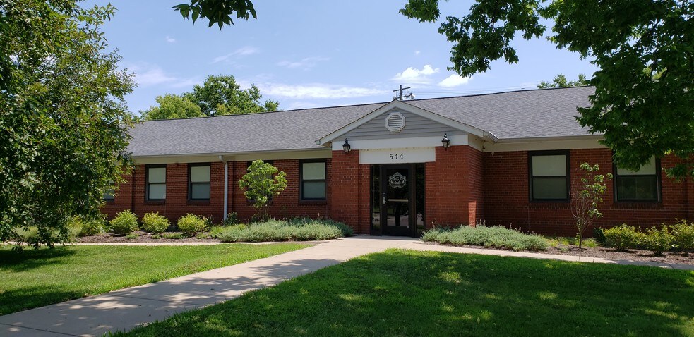 More Photos Of 544 Niedringhaus Ave, Granite City Office For Lease