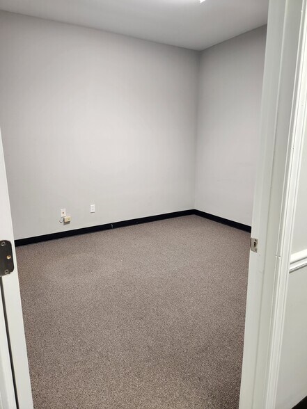 More Photos Of 8325 Office Park Dr, Douglasville Medical For Lease