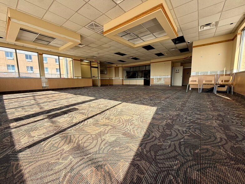 More Photos Of 18902 Northline Rd, Southgate Fast Food For Lease