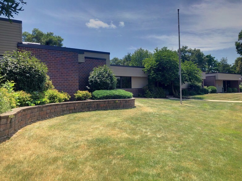 More Photos Of 4211 Glass Rd NE, Cedar Rapids Office For Lease