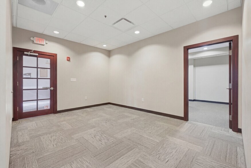 More Photos Of 6475 Washington St, Gurnee Medical For Sale