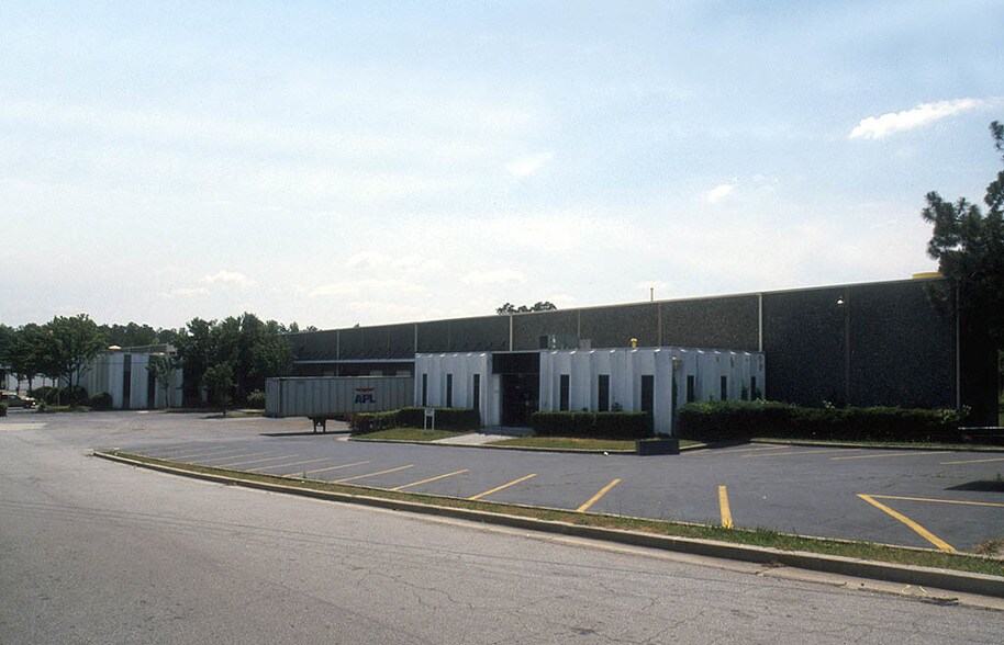 More Photos Of 5665 New Peachtree Rd, Chamblee Warehouse For Lease