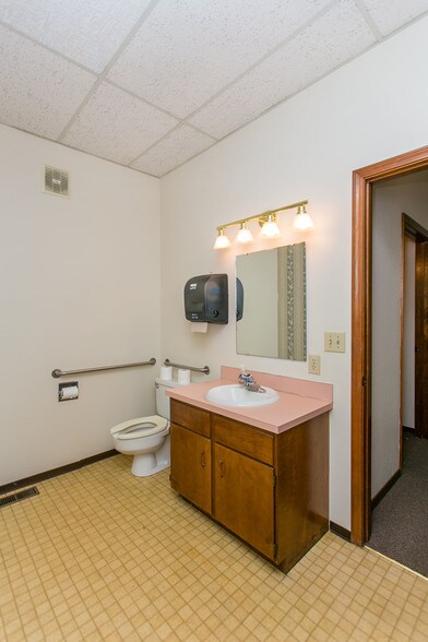 More Photos Of 100 N Fruitland St, Kennewick Office For Lease