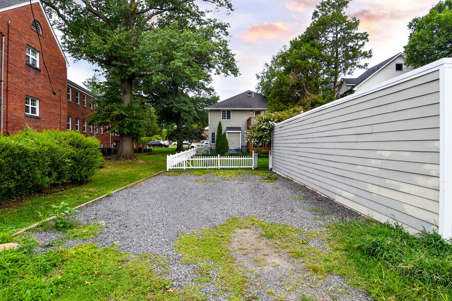 More Photos Of 1705 Commonwealth Ave, Alexandria Apartments For Sale