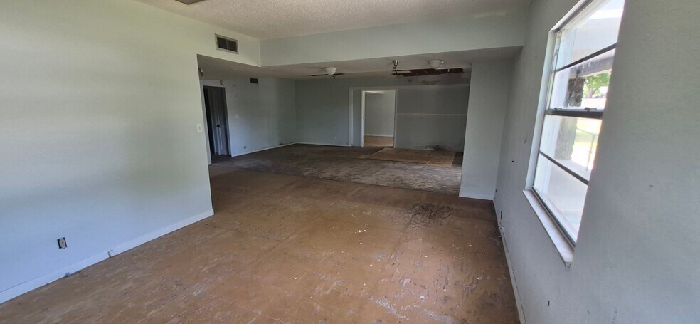 More Photos Of 7789 131st St, Seminole Office For Sale