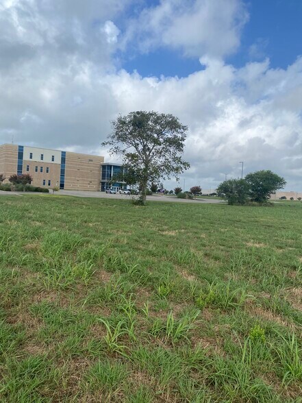 Primary Photo Of Hwy 463 & Lone Tree Rd, Victoria Land For Sale