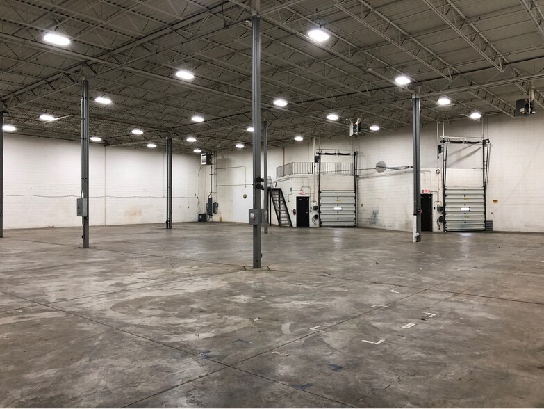 More Photos Of 2101-2115 Tempel Dr, Libertyville Warehouse For Sale