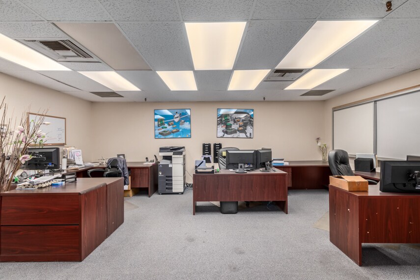More Photos Of 2950 W Catalina Dr, Phoenix Manufacturing For Sale