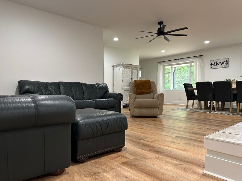 More Photos Of 10931 Telegraph Rd, Erie Flex For Sale