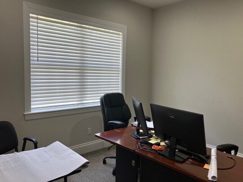 More Photos Of 5813 S Macdill Ave, Tampa Office For Sale